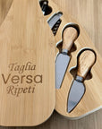 Set Aperitivo Personalizzato a forma di Bottiglia – Tagliere e Accessori Vino/Formaggio