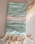 Telo mare ricamato color menta – Alice Creazioni