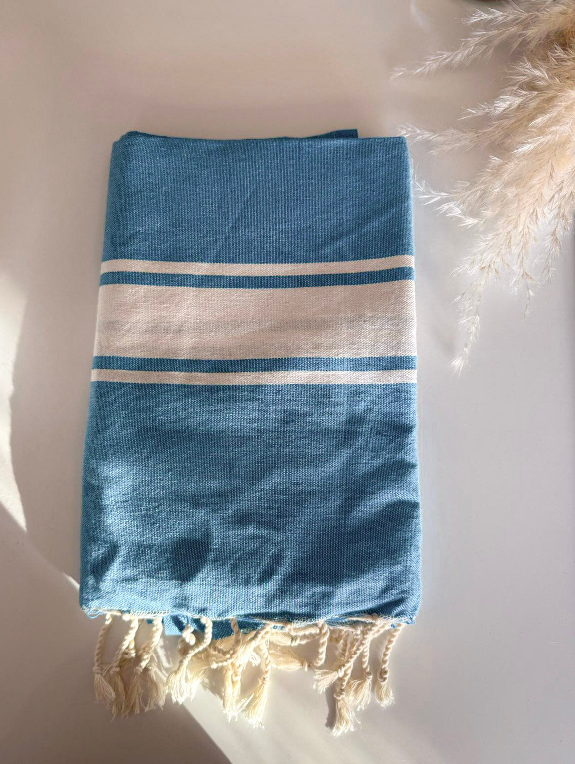 Telo mare ricamato color menta – Alice Creazioni