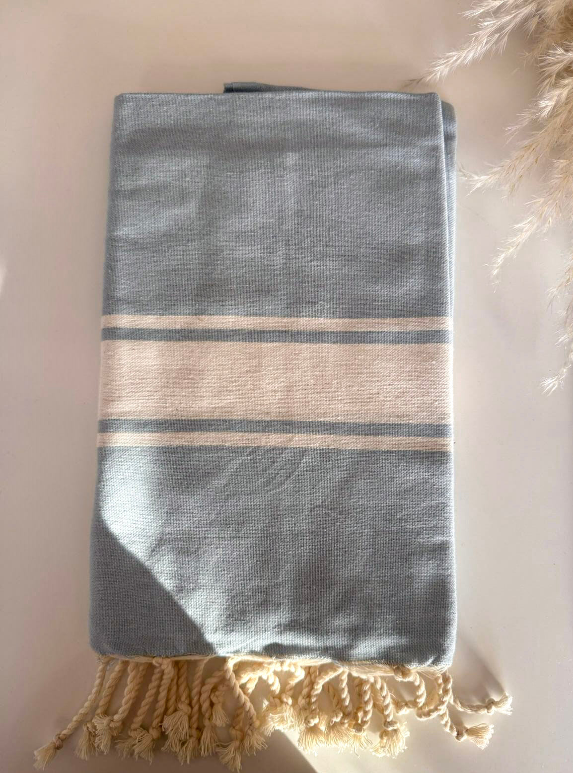 Telo mare ricamato color menta – Alice Creazioni