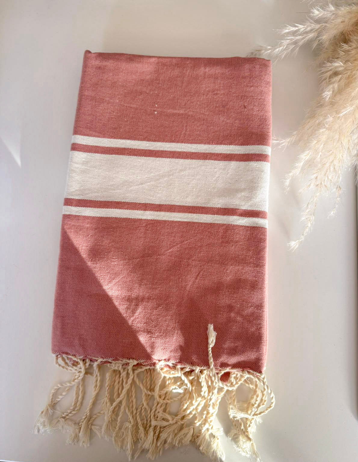 Telo mare ricamato color menta – Alice Creazioni